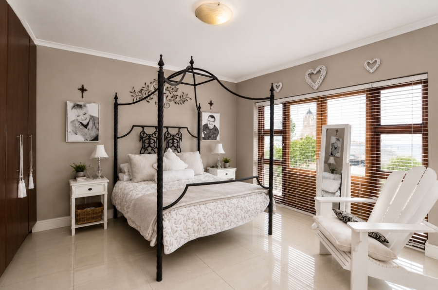 4 Bedroom Property for Sale in Yzerfontein Western Cape